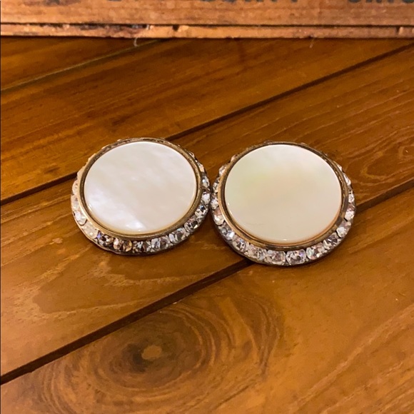 🦋 Mother Pearl vintage clip on earrings - Picture 2 of 3